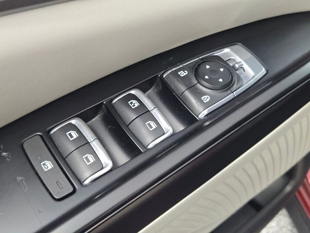 Used 2024 Kia Carnival LX image 24