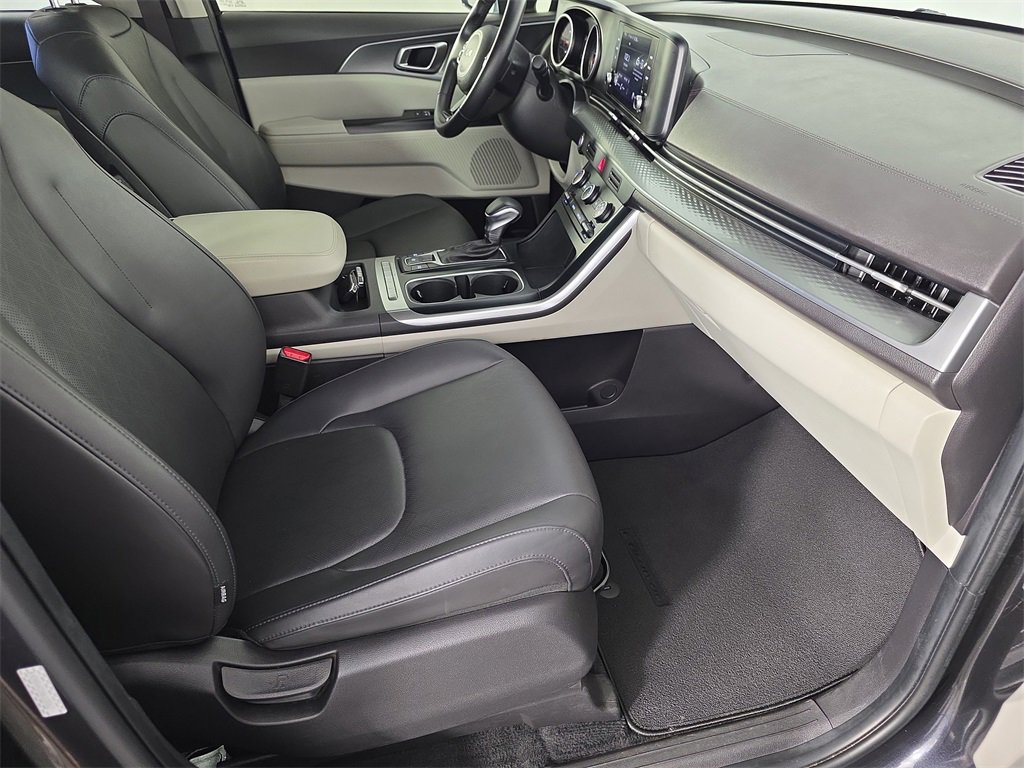 Used 2022 Kia Carnival LX image 40