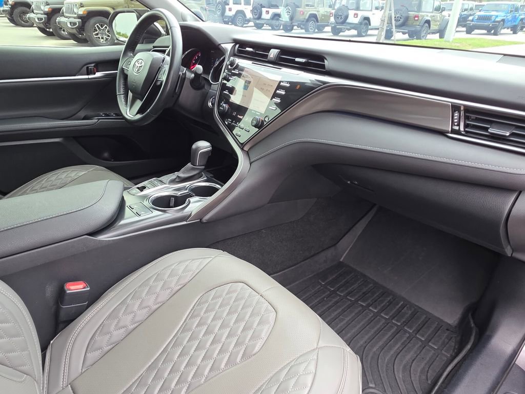 Used 2020 Toyota Camry XSE FWD image 9