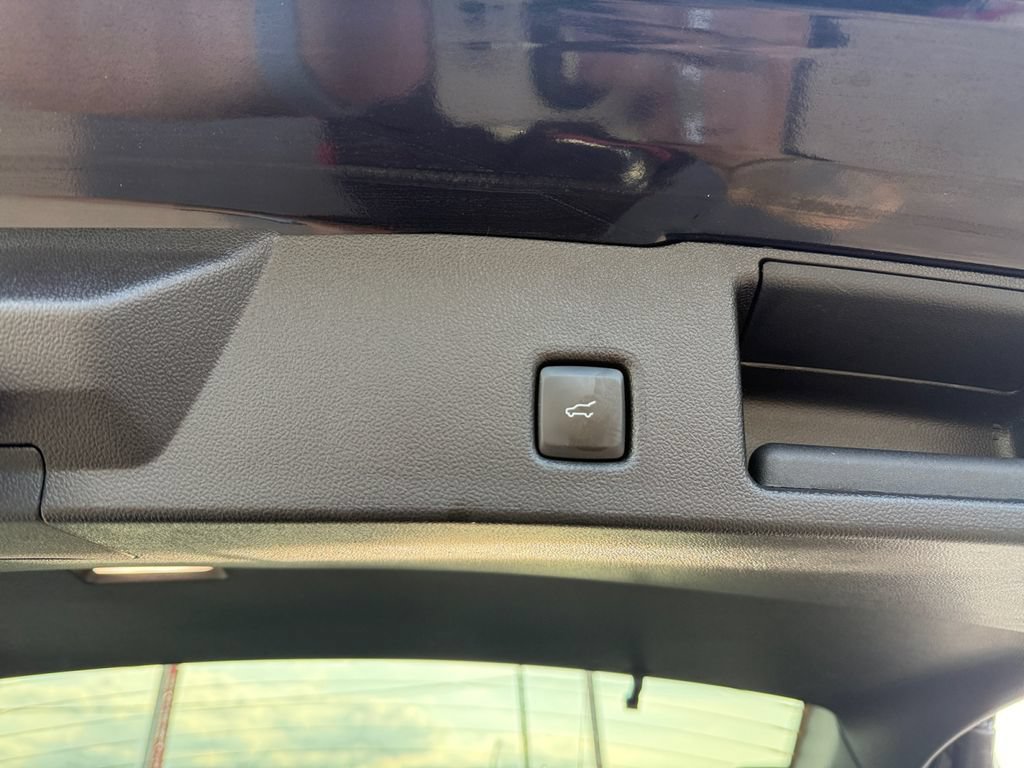 Used 2025 Ford Escape Platinum AWD/4WD image 24