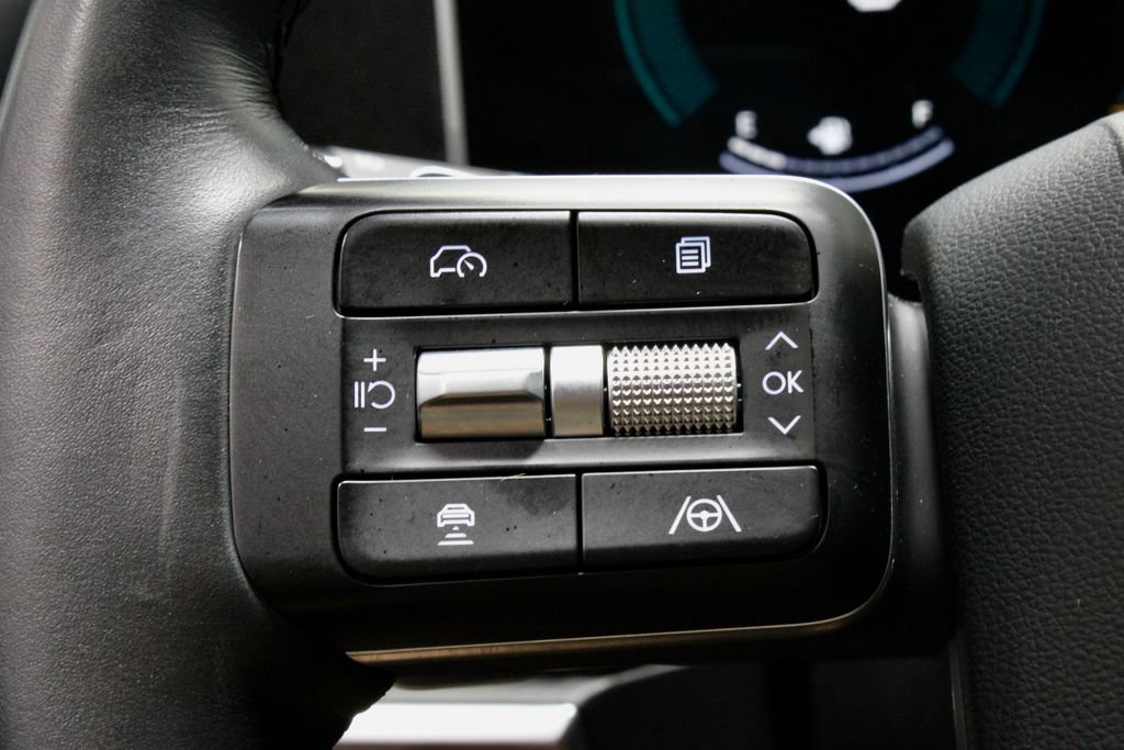 Used 2025 Hyundai Santa Fe SEL FWD image 28