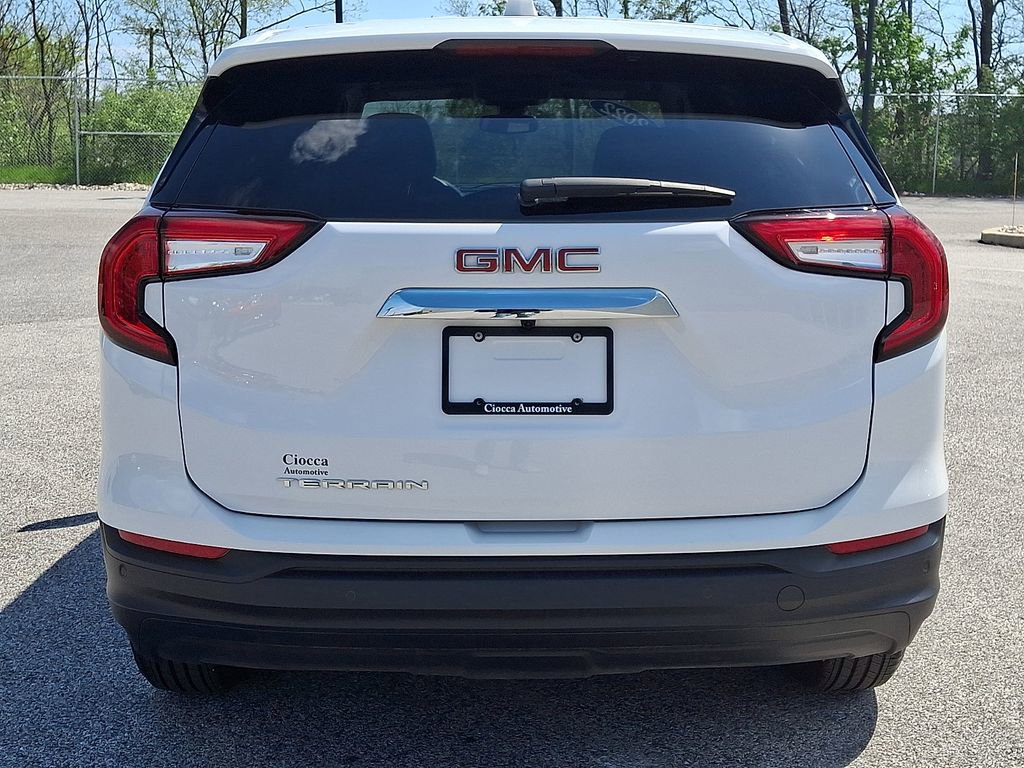 Used 2022 GMC Terrain SLE image 8