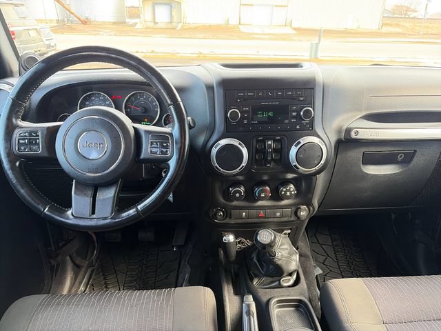 Used 2012 Jeep Wrangler Unlimited Rubicon w/ Connectivity Group AWD/4WD image 29