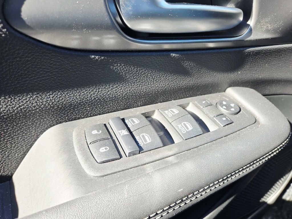 Used 2026 Chrysler Voyager LX image 36