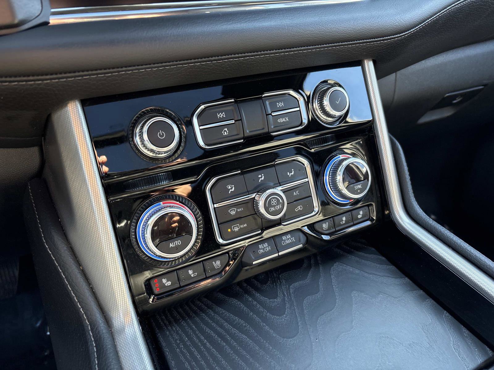 Certified 2022 GMC Yukon Denali image 24