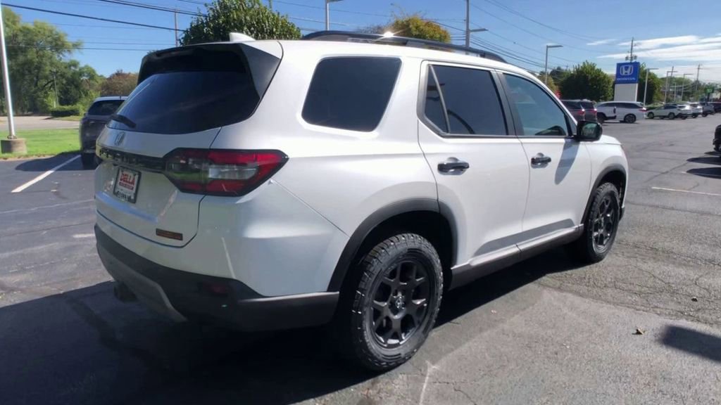 New 2025 Honda Pilot TrailSport image 9