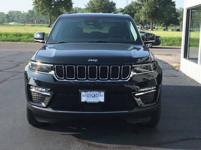 Used 2023 Jeep Grand Cherokee Limited AWD/4WD image 4