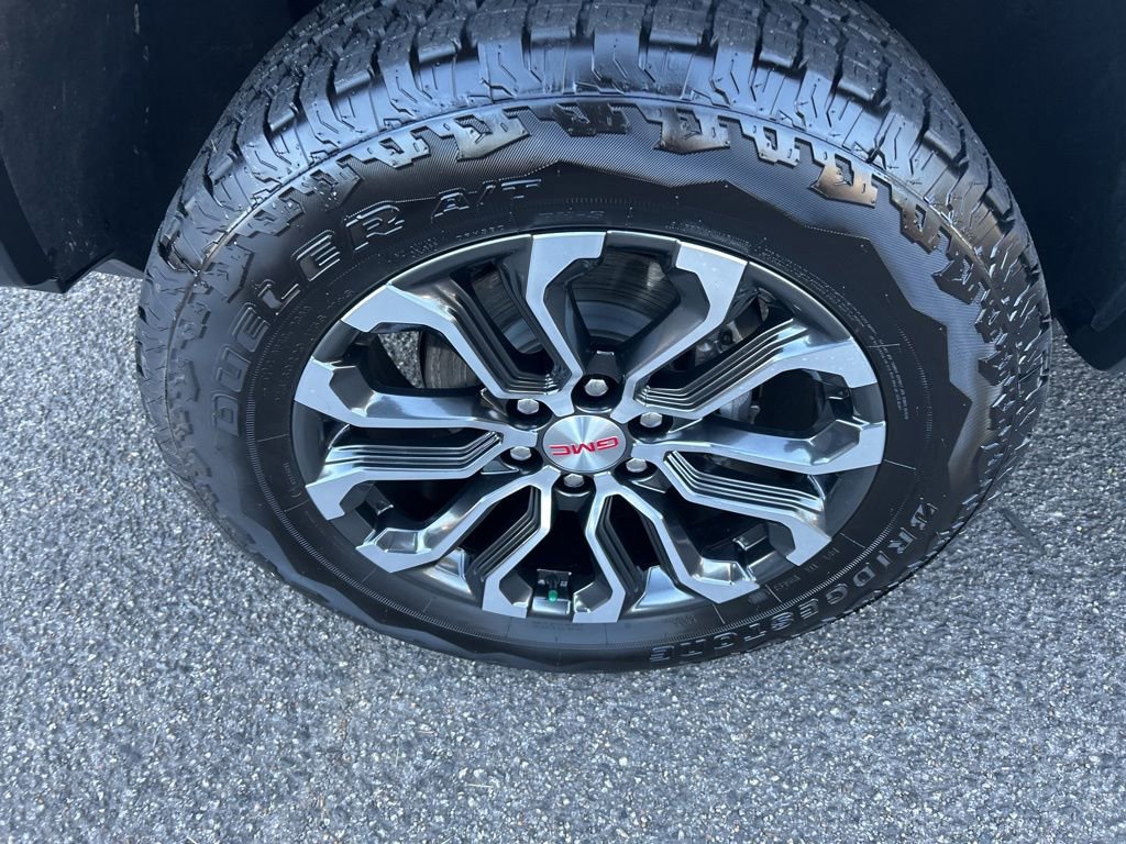 Certified 2025 GMC Canyon Denali image 9