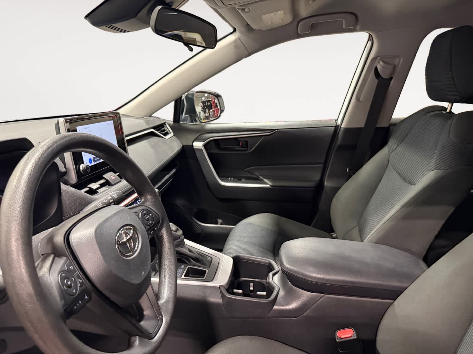Used 2025 Toyota RAV4 LE AWD/4WD image 10