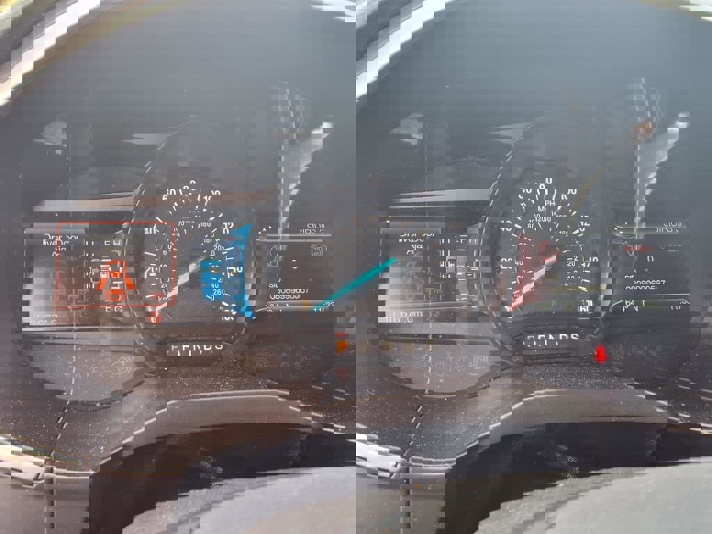 Used 2018 Ford Edge Titanium w/ Ford Safe & Smart Package image 29