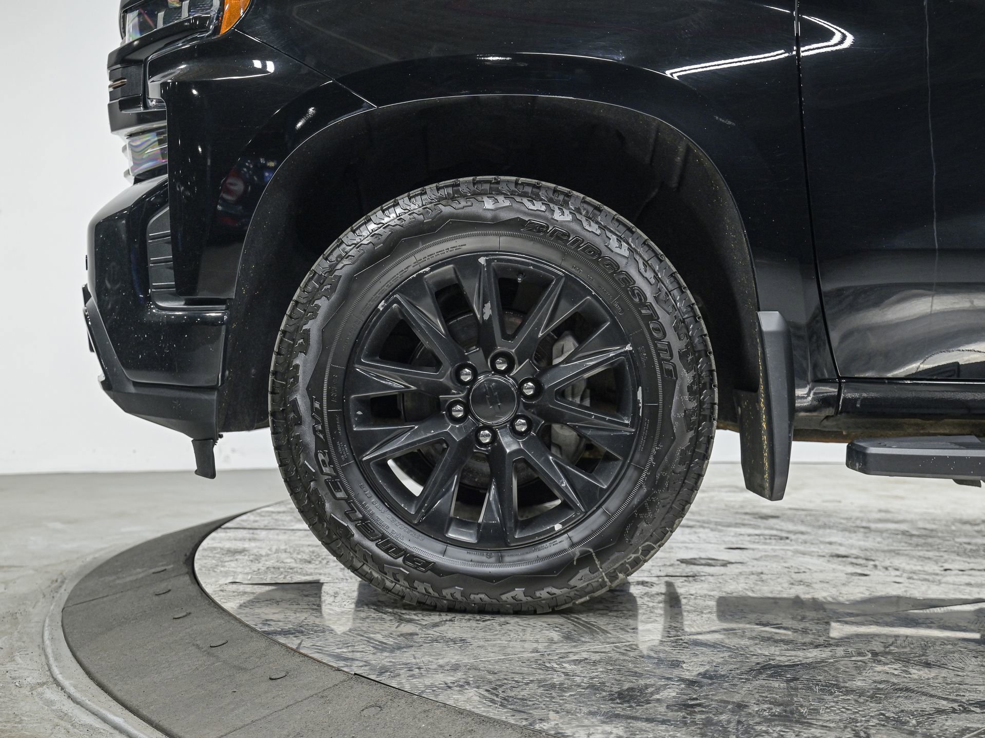 Used 2022 Chevrolet Silverado 1500 High Country w/ Z71 Off-Road Package image 3