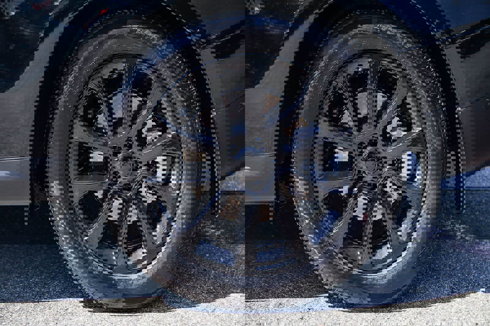 Used 2025 Land Rover Range Rover Sport image 8