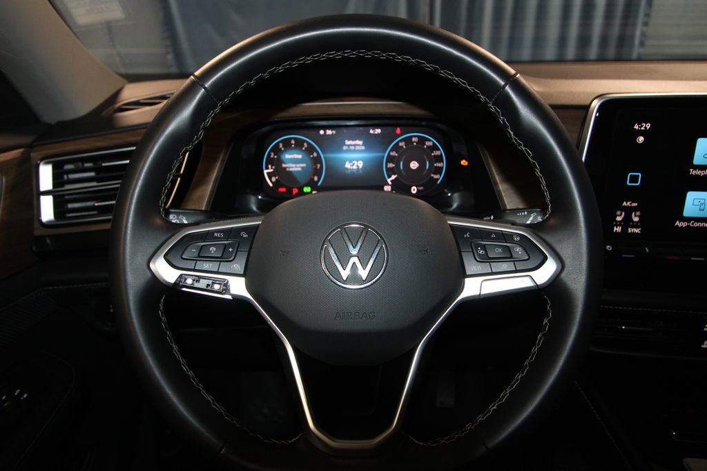Used 2025 Volkswagen Atlas SE image 11