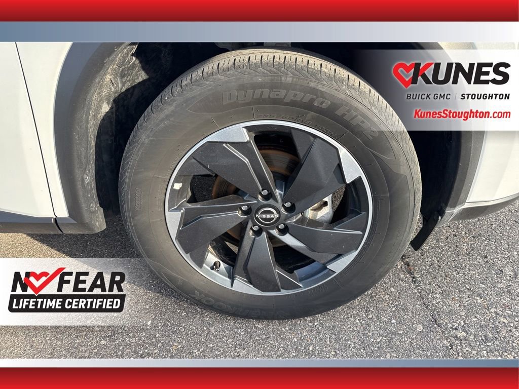 Used 2025 Nissan Rogue SV image 15