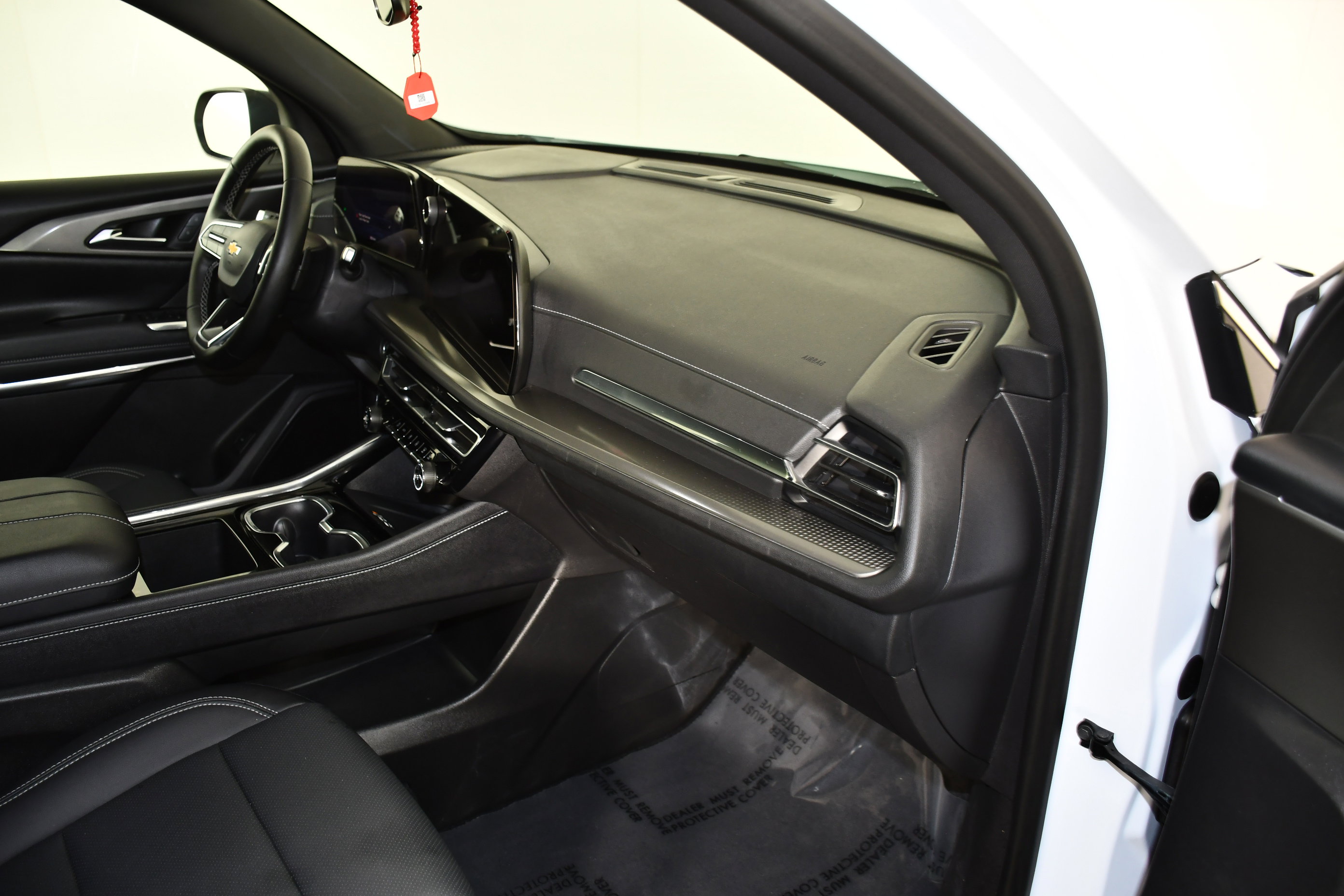 Used 2026 Chevrolet Traverse LT image 40