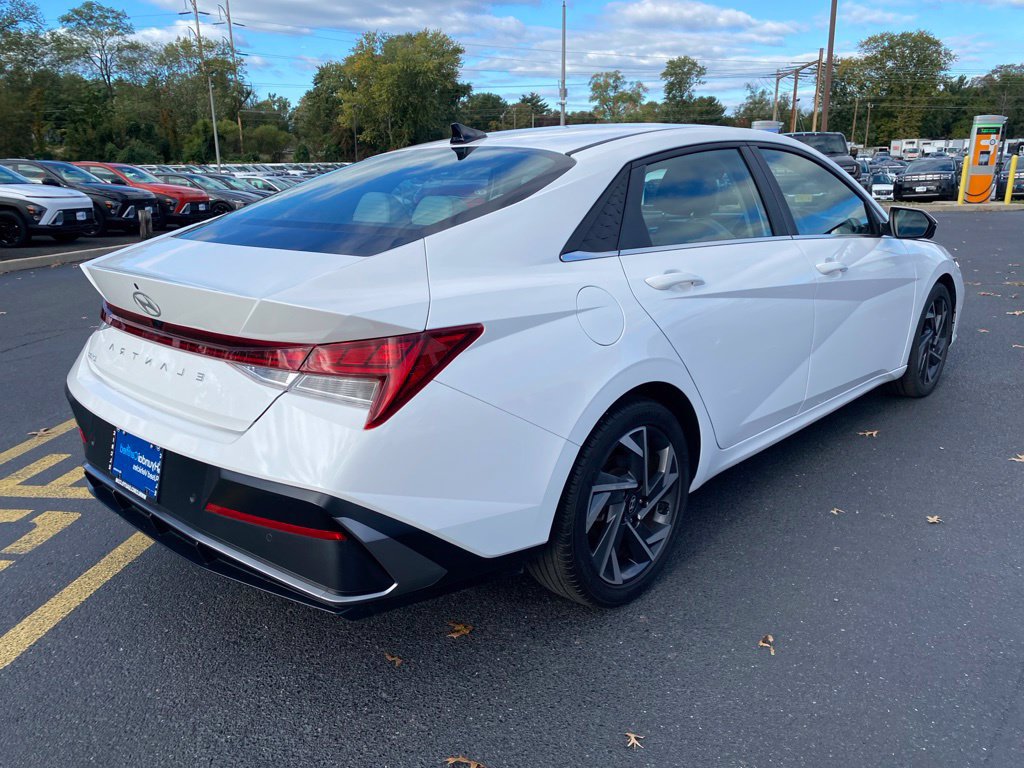 Certified 2024 Hyundai Elantra Limited FWD image 4