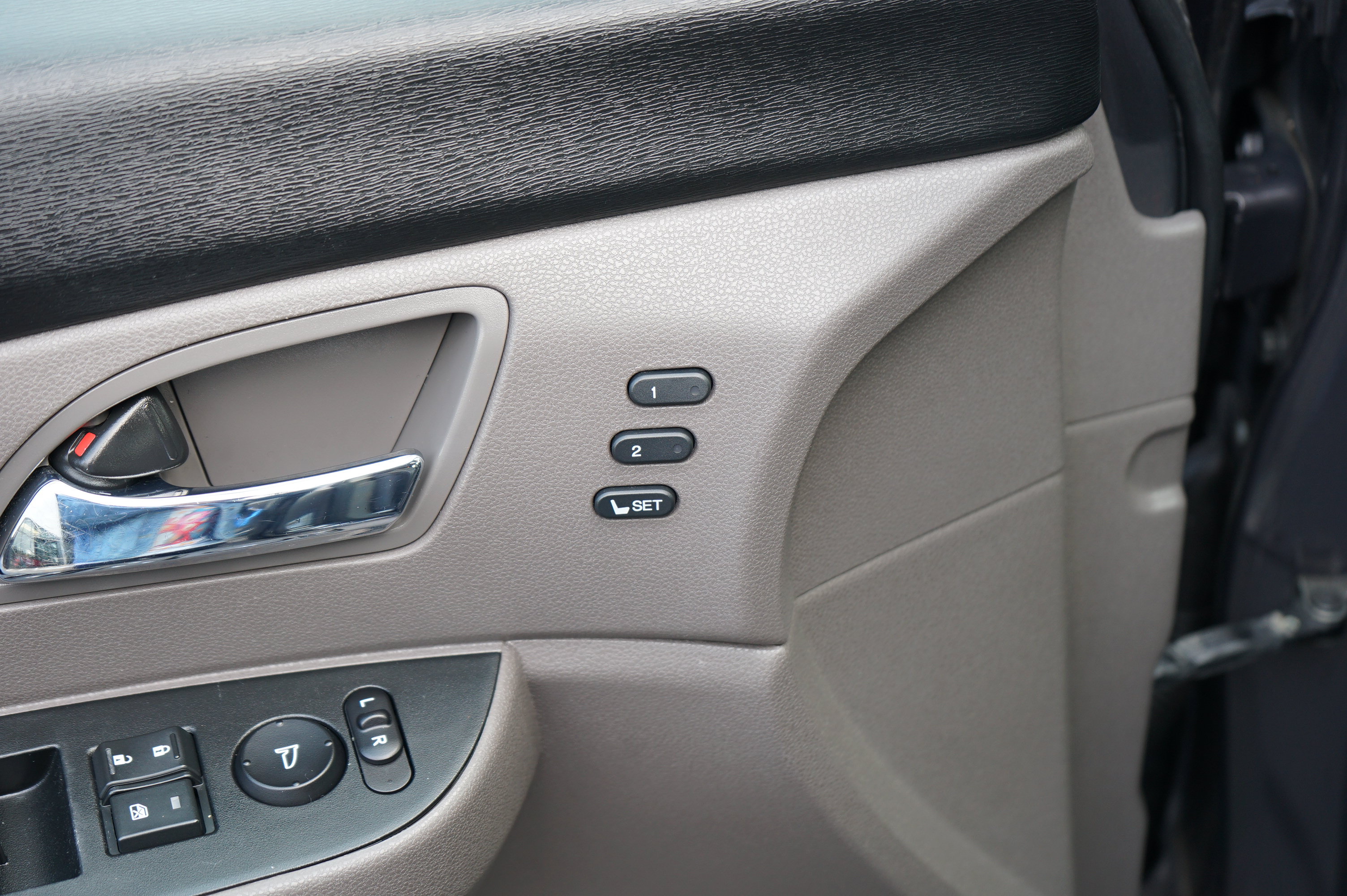 Used 2015 Honda Odyssey Touring Elite image 6