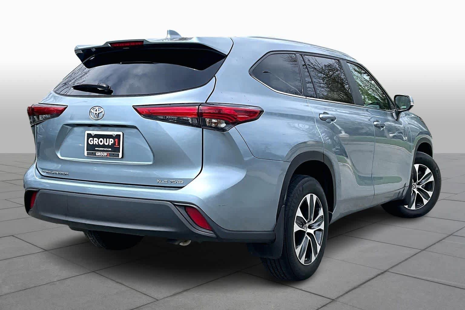 Used 2023 Toyota Highlander XLE AWD/4WD image 13