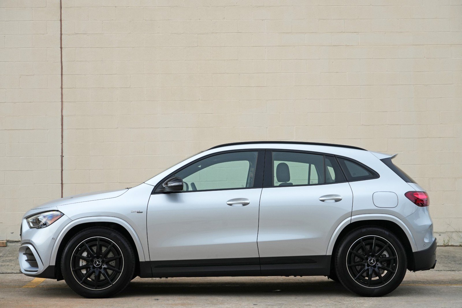 Used 2025 Mercedes-Benz GLA 35 AMG 4MATIC w/ Exclusive Trim Package image 9