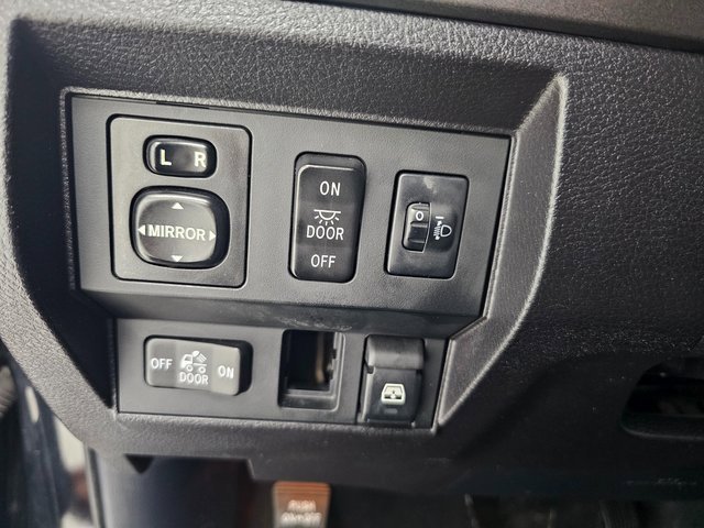 Used 2014 Toyota Tundra SR5 w/ SR5 Upgrade Package image 16