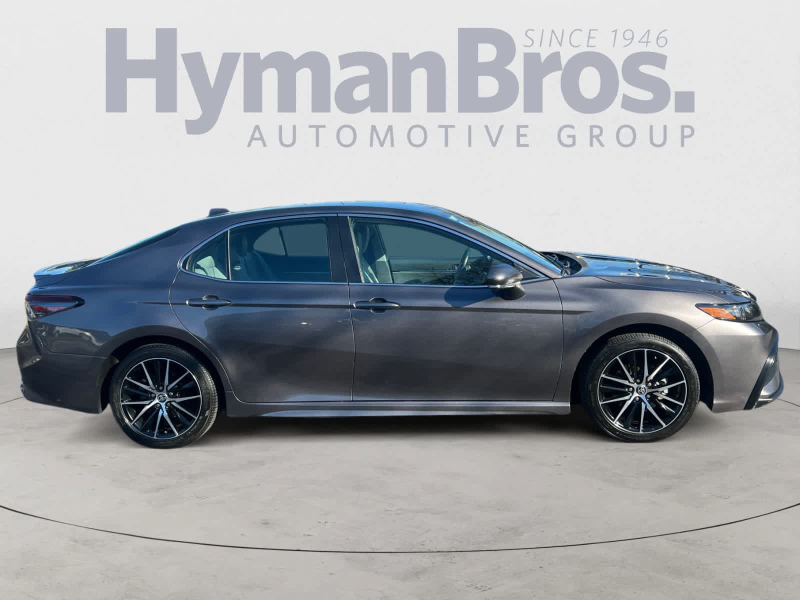 Used 2023 Toyota Camry SE FWD image 2