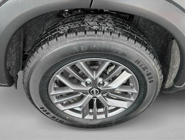 Used 2023 Nissan Rogue S image 9