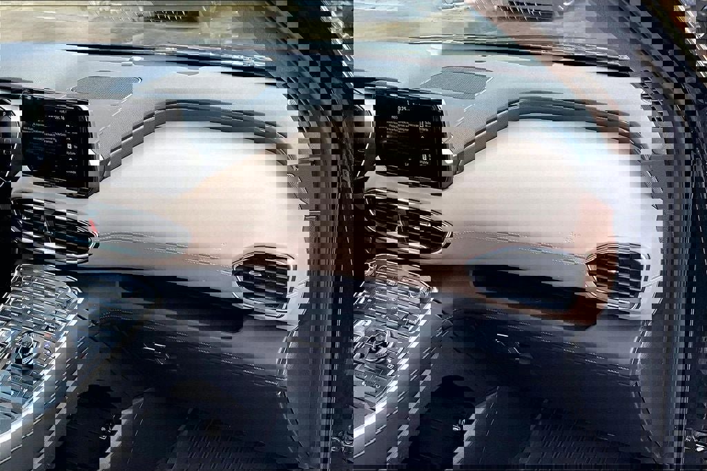 Used 2023 Hyundai Santa Fe Limited image 16