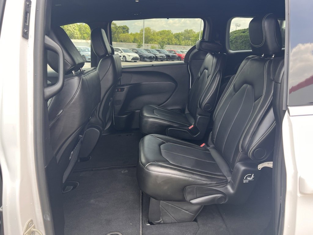 Used 2025 Chrysler Pacifica Select image 30