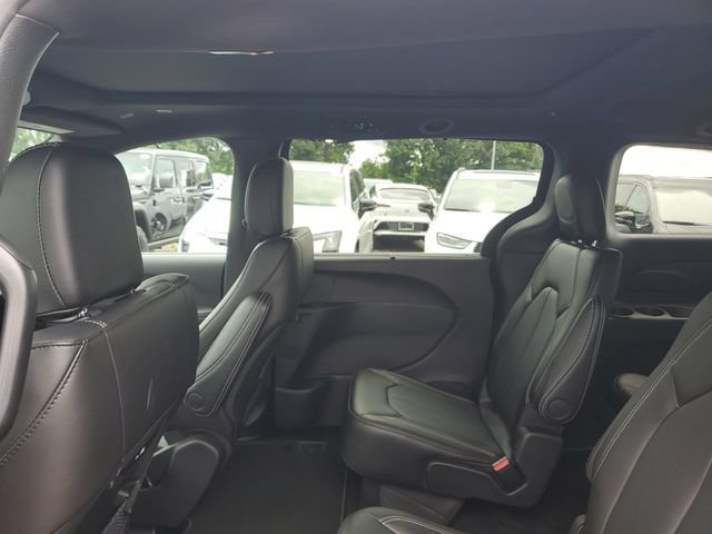 New 2027 Chrysler Pacifica Select AWD/4WD image 10