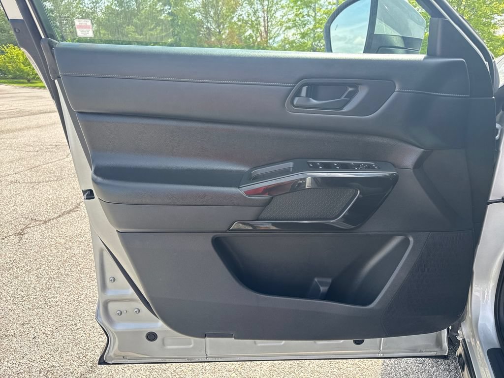 Used 2023 Nissan Pathfinder SV AWD/4WD image 20
