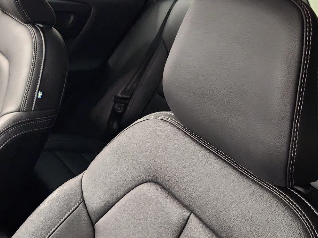 Certified 2026 Volvo XC40 B5 Plus AWD/4WD image 15