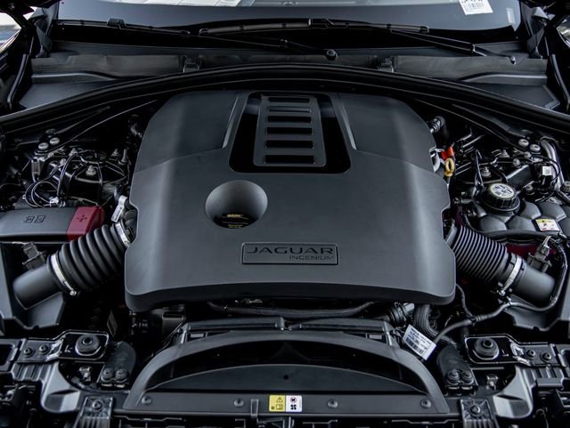 New 2025 Jaguar F-PACE R-Dynamic S image 30