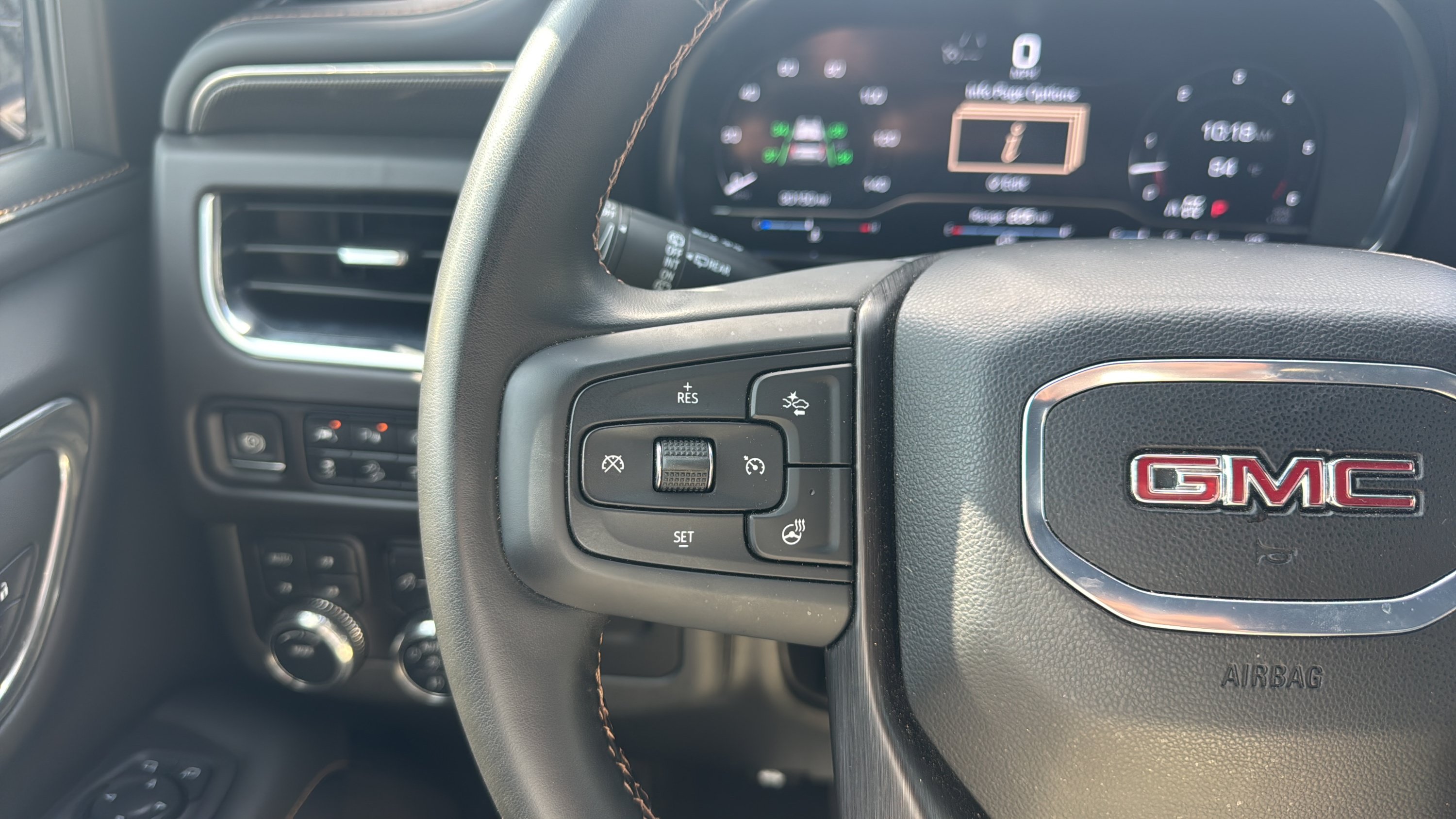Used 2024 GMC Yukon AT4 w/ Technology Package AWD/4WD image 13