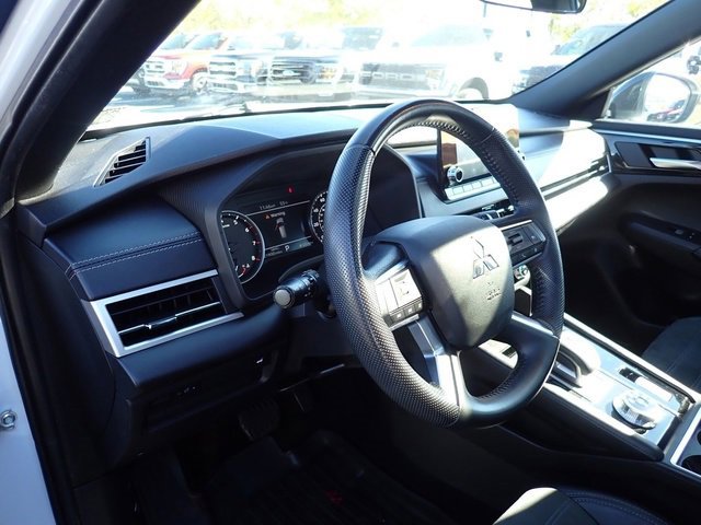 Used 2022 Mitsubishi Outlander SEL Black Edition image 14