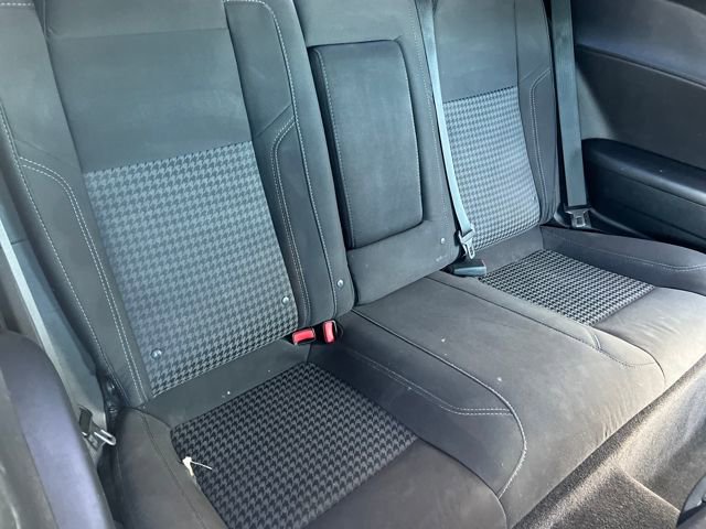 Used 2015 Dodge Challenger SXT image 15