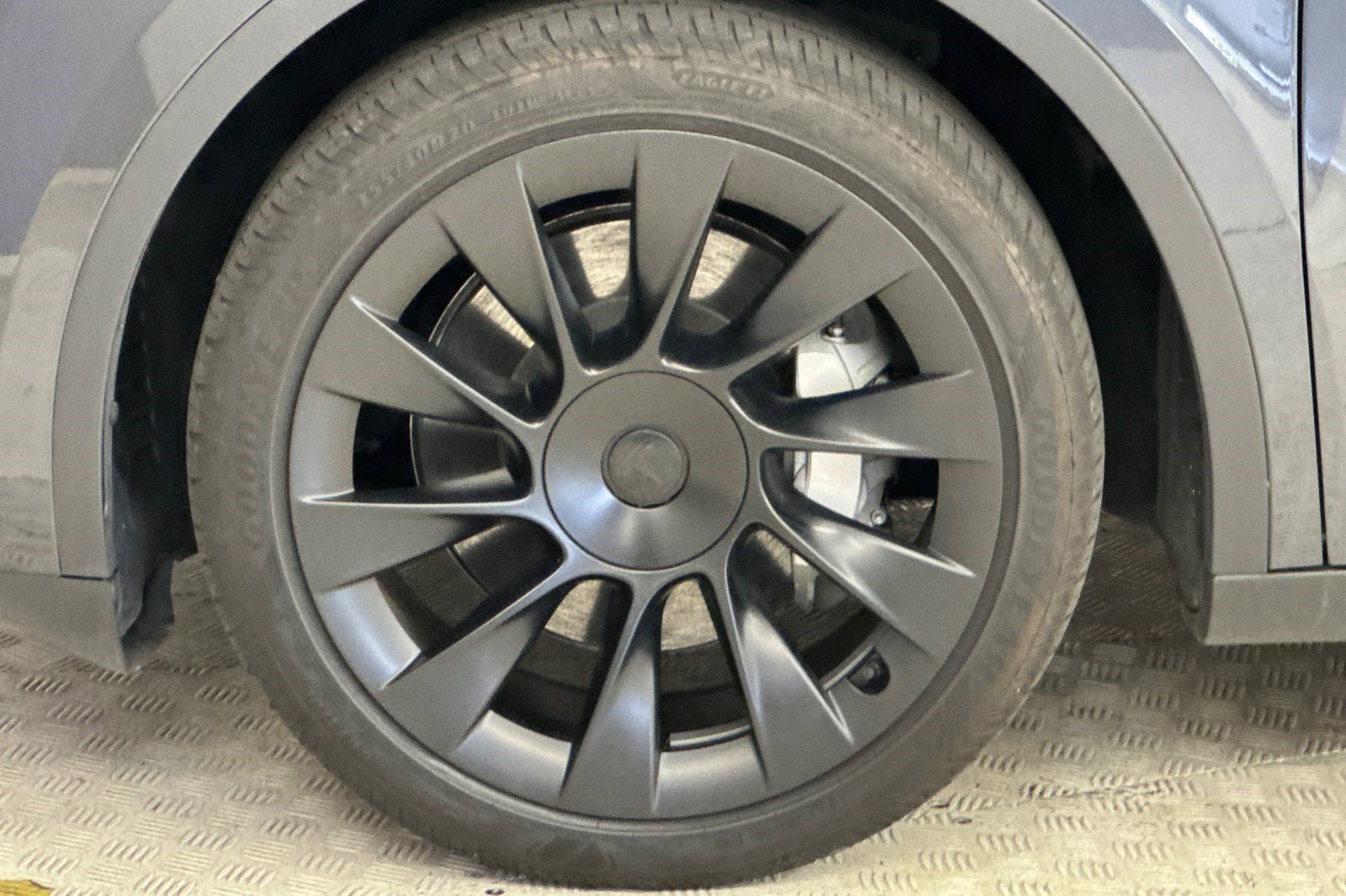 Used 2024 Tesla Model Y Long Range AWD/4WD image 11