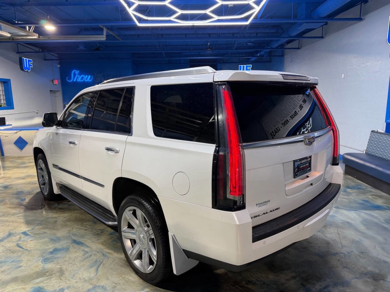 Used 2016 Cadillac Escalade Premium image 12