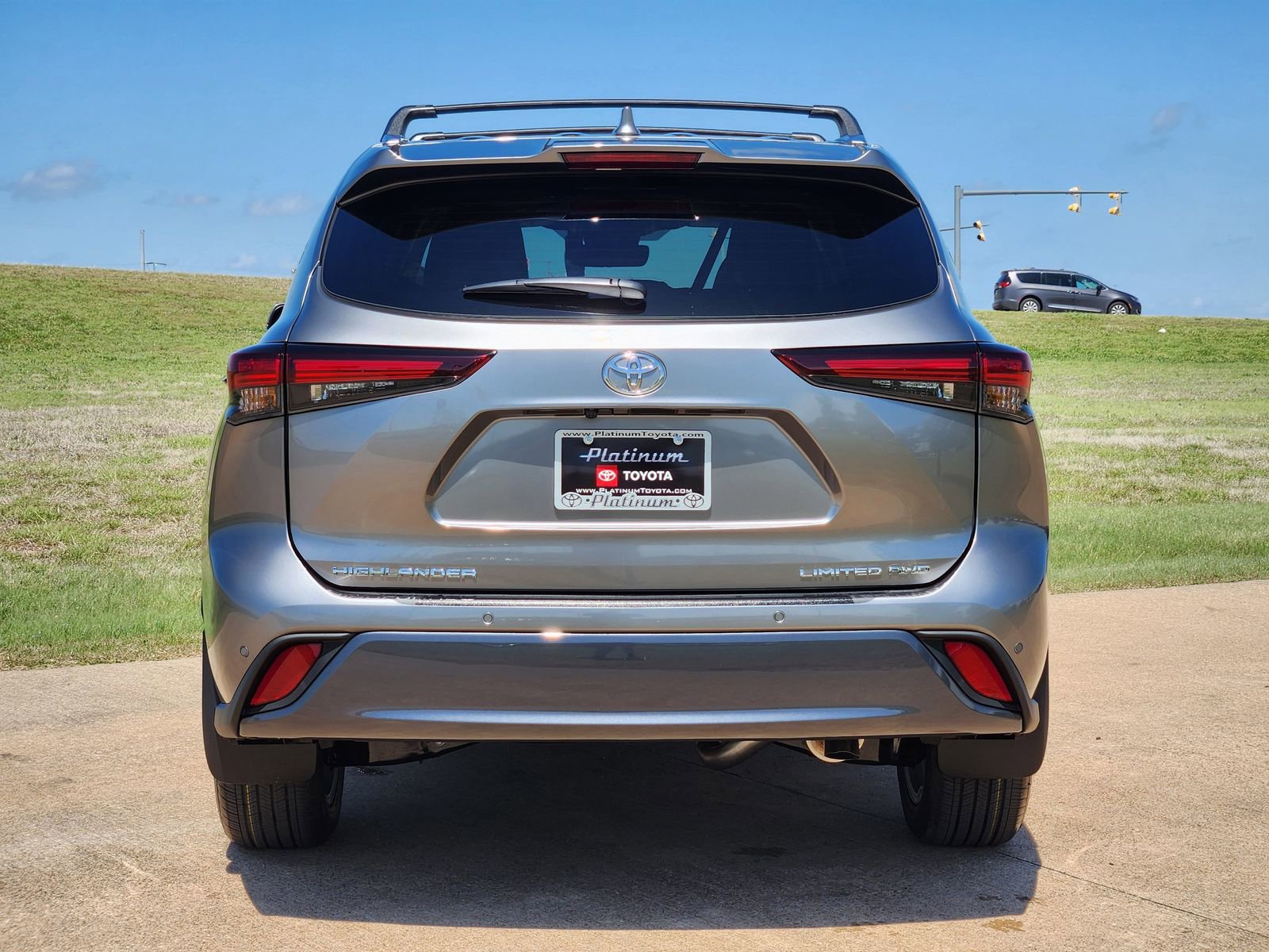 New 2026 Toyota Highlander Limited AWD/4WD image 8