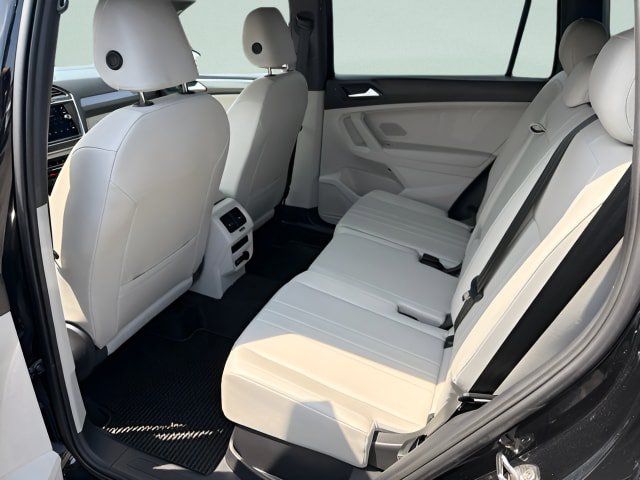 Certified 2024 Volkswagen Tiguan SE R-Line AWD/4WD image 6