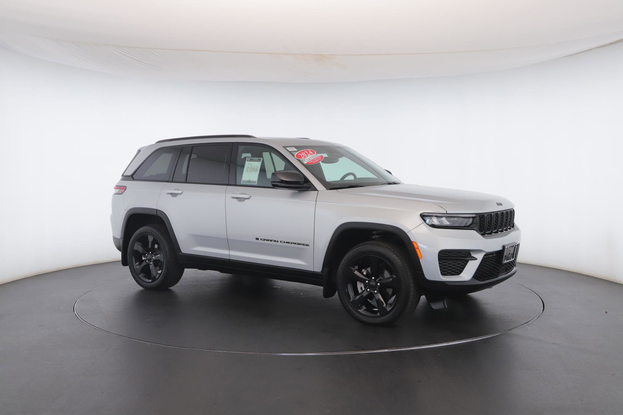 Used 2024 Jeep Grand Cherokee Altitude image 32