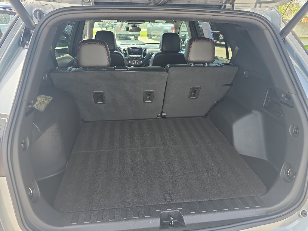 Used 2023 Chevrolet Equinox RS w/ RS Leather Package image 18