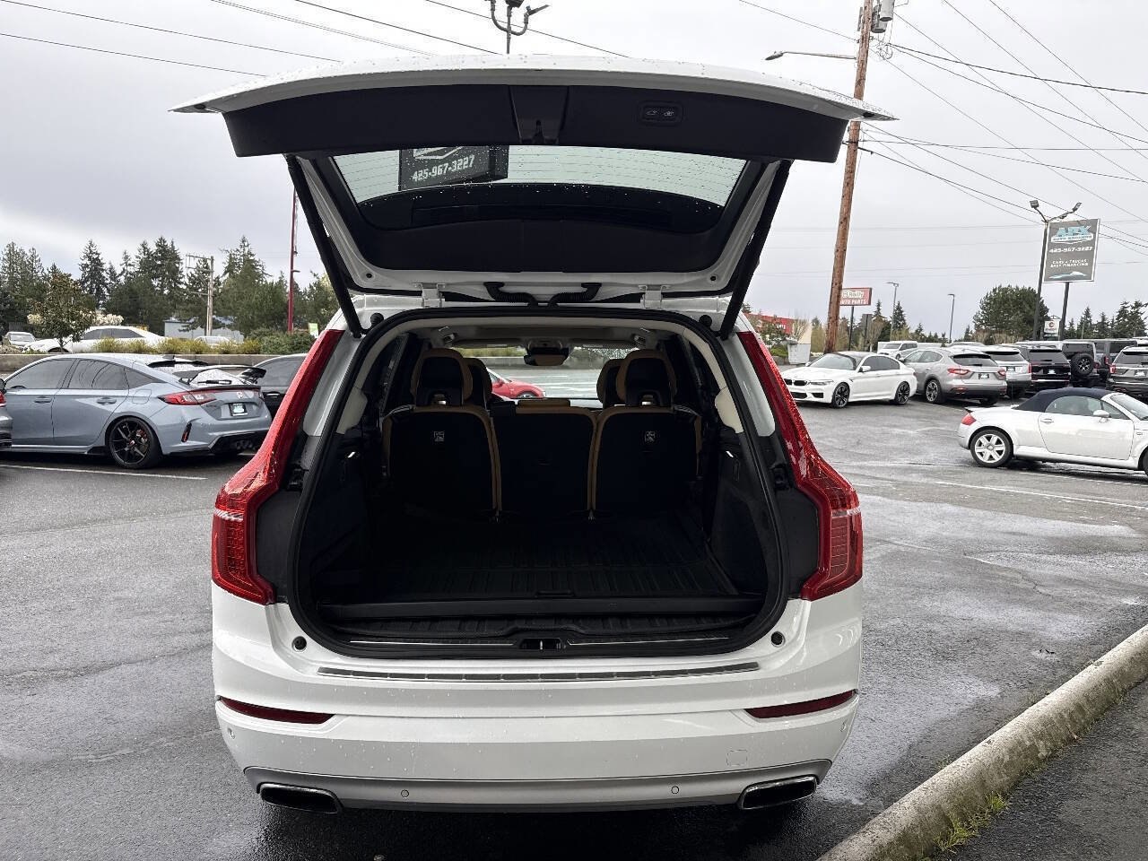 Used 2016 Volvo XC90 T6 Momentum w/ Momentum Plus Package AWD/4WD image 5