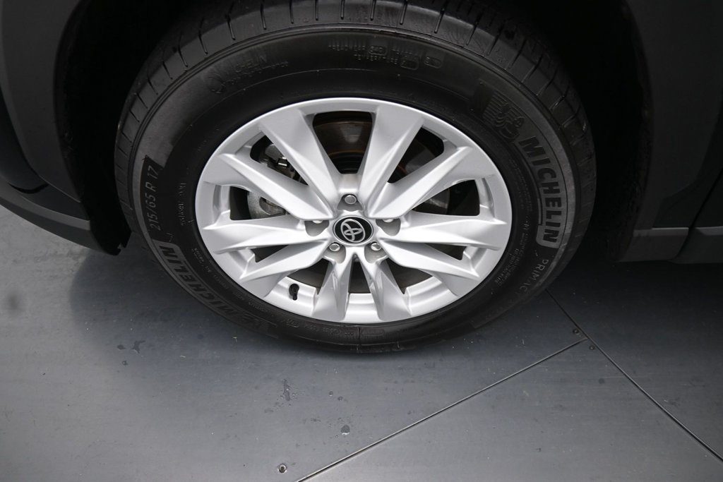 Used 2026 Toyota Corolla Cross LE FWD image 14