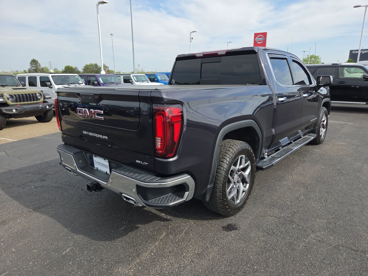 Used 2022 GMC Sierra 1500 SLT w/ SLT Premium Plus Package AWD/4WD image 8