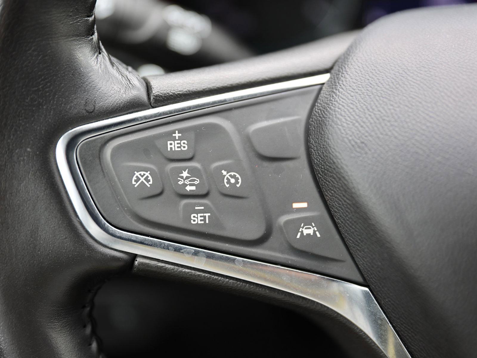 Used 2020 Chevrolet Equinox LT image 38