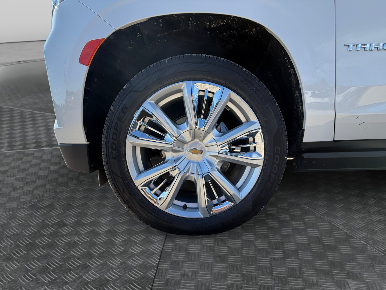 Used 2021 Chevrolet Tahoe High Country w/ Premium Package AWD/4WD image 14