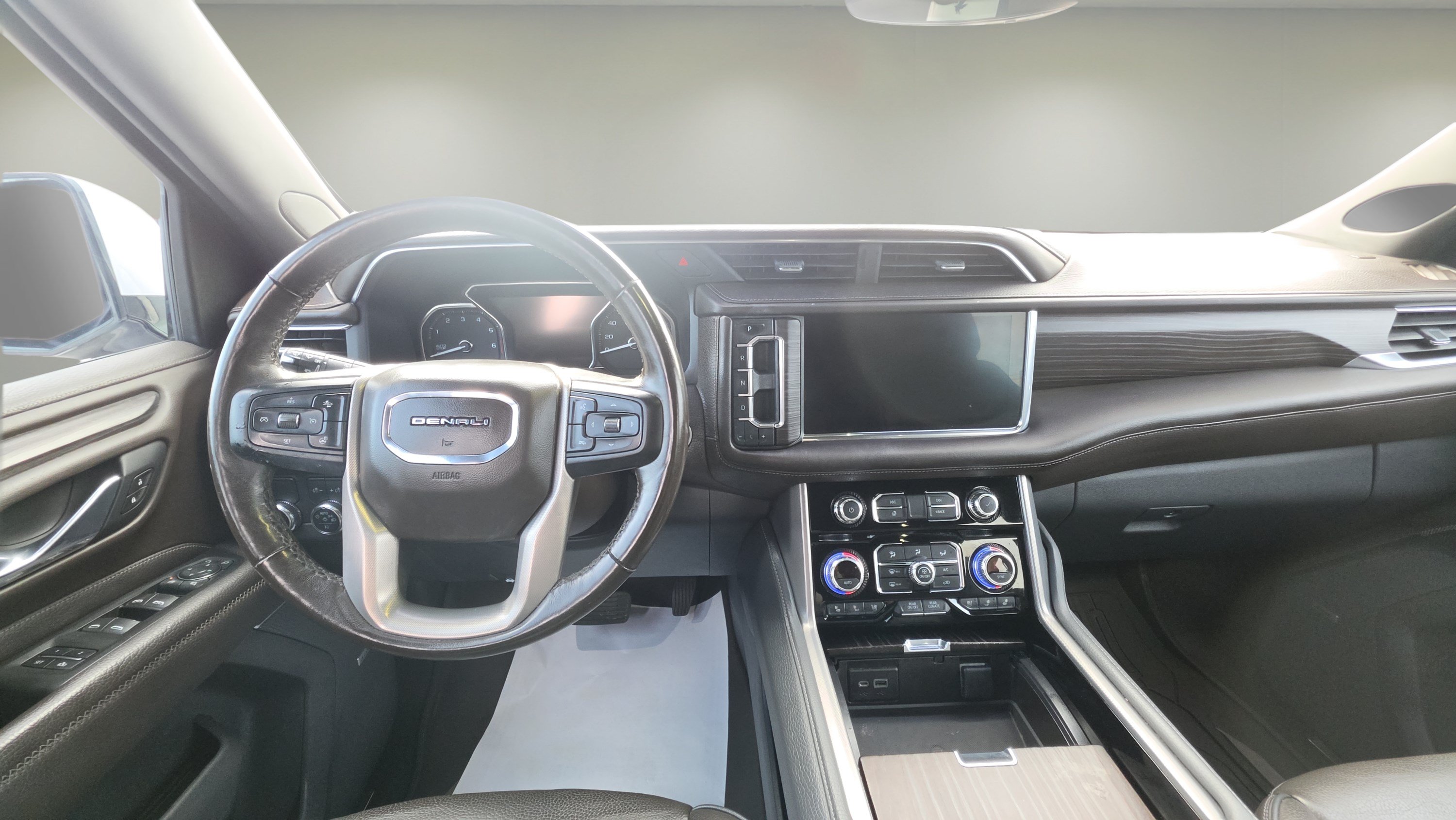 Used 2021 GMC Yukon Denali w/ Advanced Technology Package RWD image 9