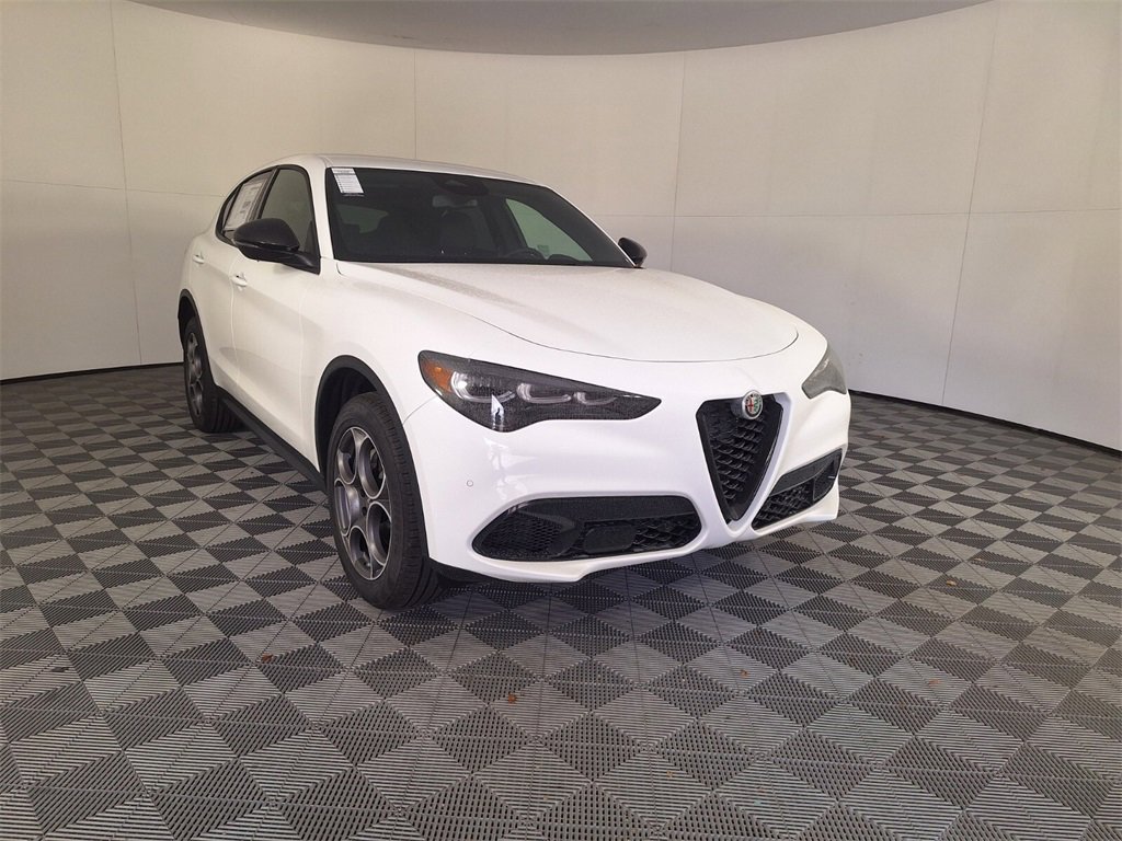 New 2025 Alfa Romeo Stelvio Sprint w/ Convenience Package image 3