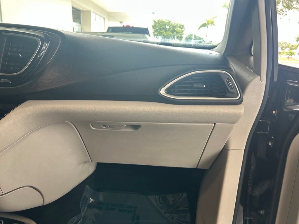 Used 2021 Chrysler Voyager Lxi FWD image 22