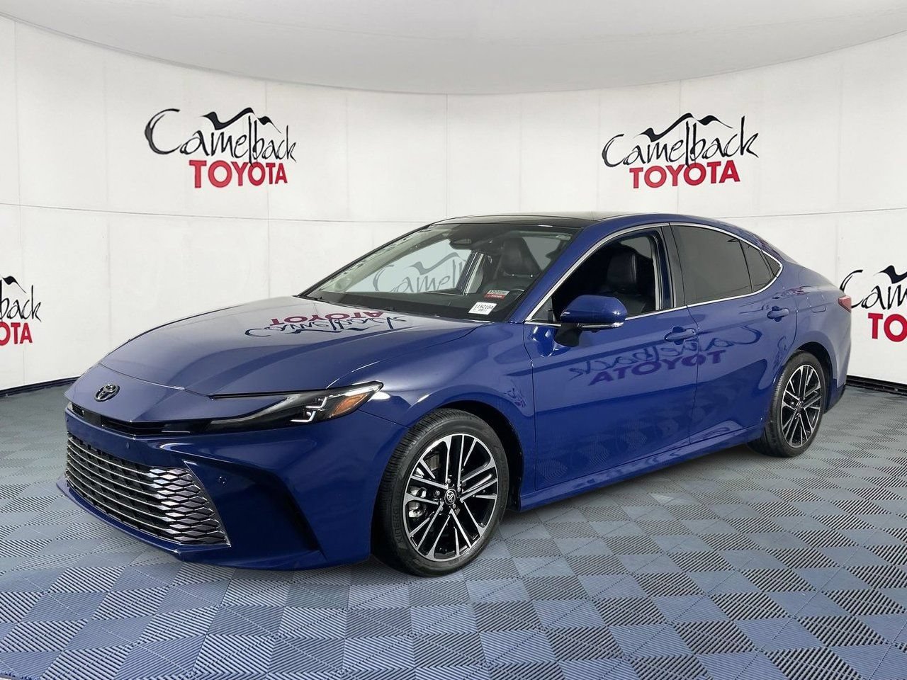 Used 2025 Toyota Camry XLE w/ Premium Plus Package FWD image 4